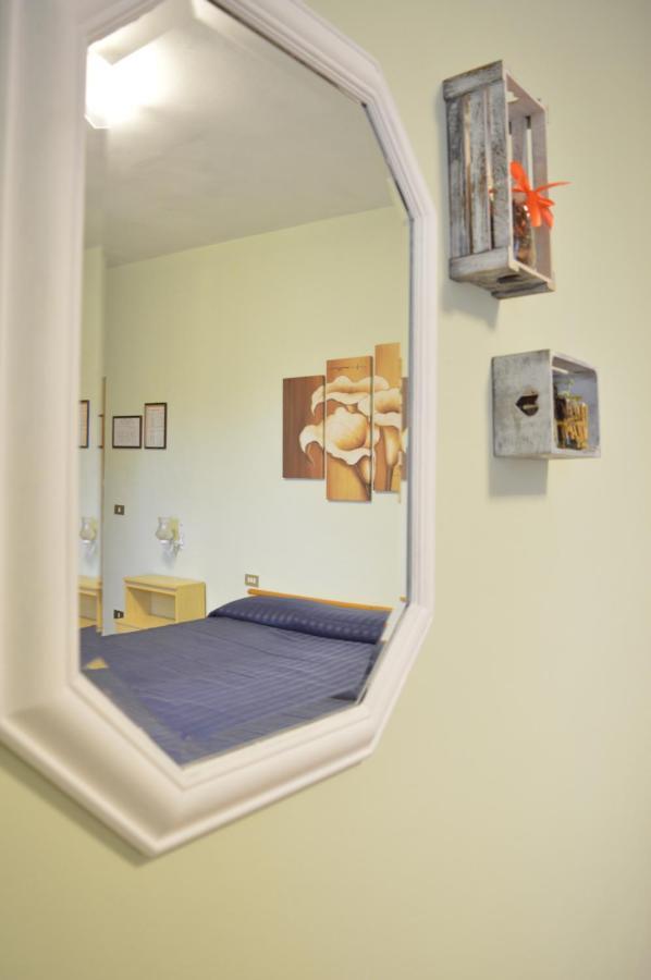 Hotel Il Poggetto Castellina Marittima Extérieur photo