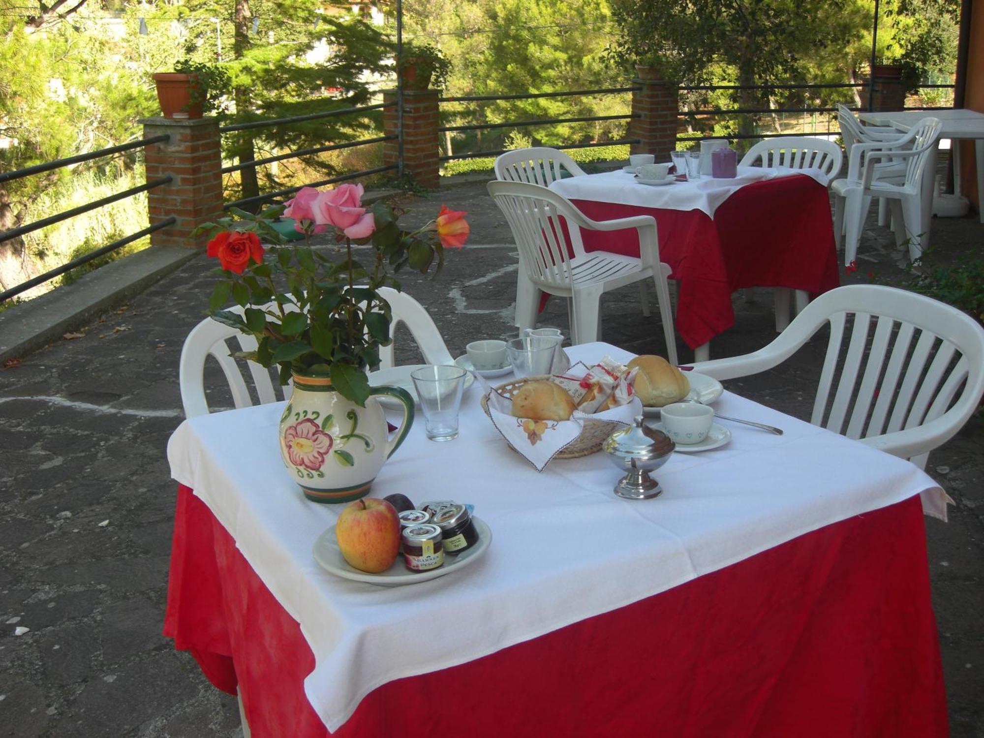 Hotel Il Poggetto Castellina Marittima Extérieur photo